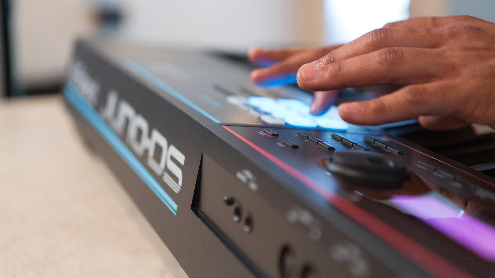 Sintetizador Roland Juno-Ds88 5