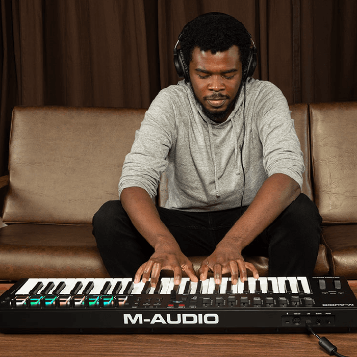 CONTROLADOR MIDI M-AUDIO OXYGENPRO49 7