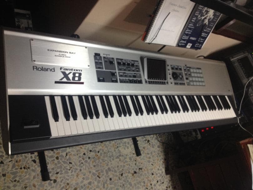 Sintetizador Roland Fantom X8 4