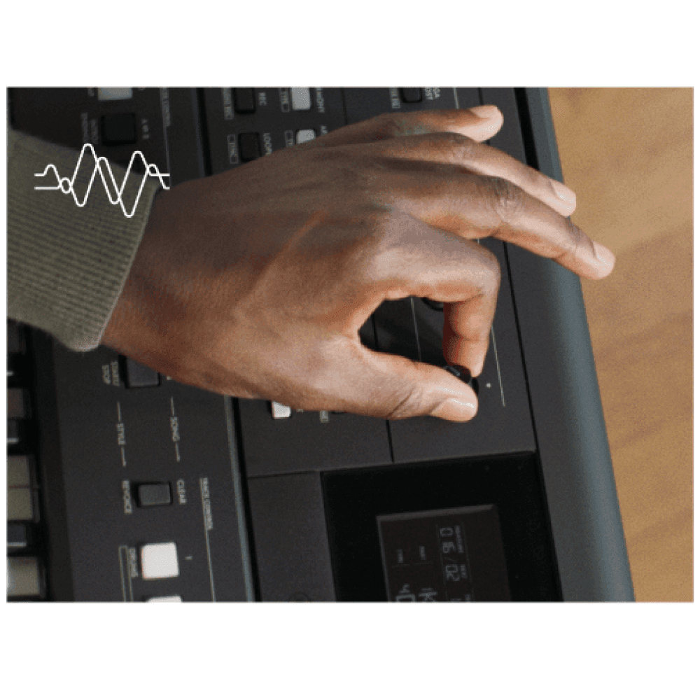 COMBO TECLADO YAMAHA PSR-E483 CON ADAPTADOR + SOPORTE DOBLE "X" 7