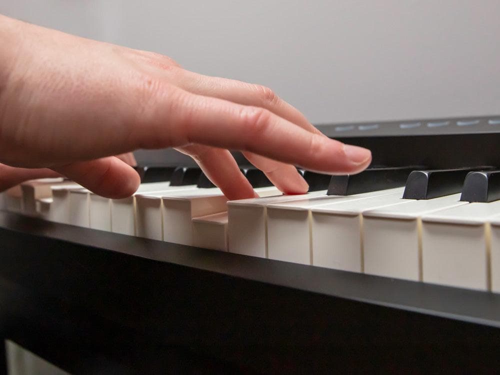 PIANO DIGITAL ROLAND FP-E50-BK 2